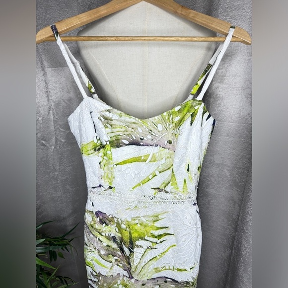 Dress the Population Green Floral Midi Dress - Picture 4 of 12